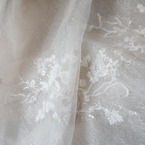 Oleg Cassini Wedding Dress Size 6 - Picture 11 of 13